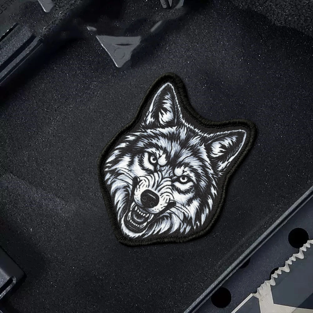 Parche táctico cabeza de lobo enojado – gancho y bucle - imagen 4