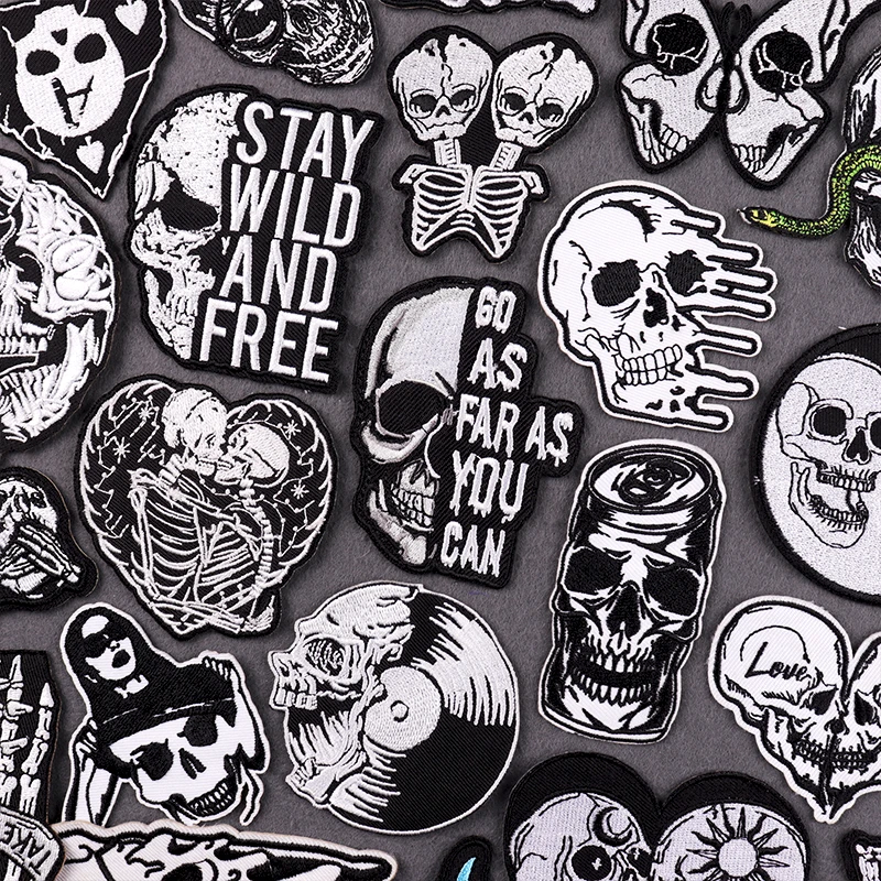 Parche bordado de calavera de terror en ropa