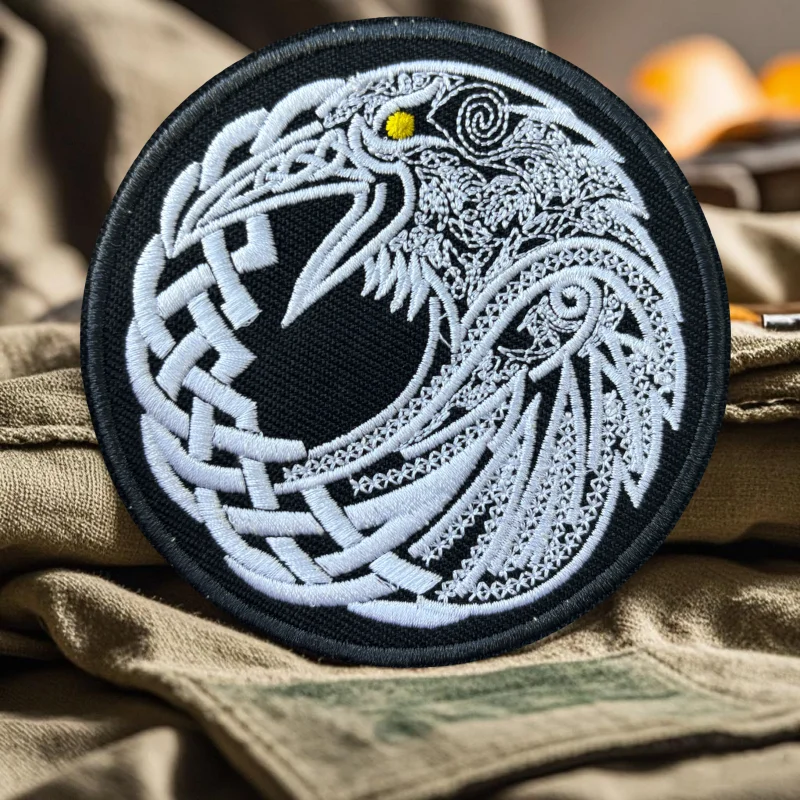 Parche militar vikingo con cuervo – Velcro MOLLE para mochilas - imagen 4