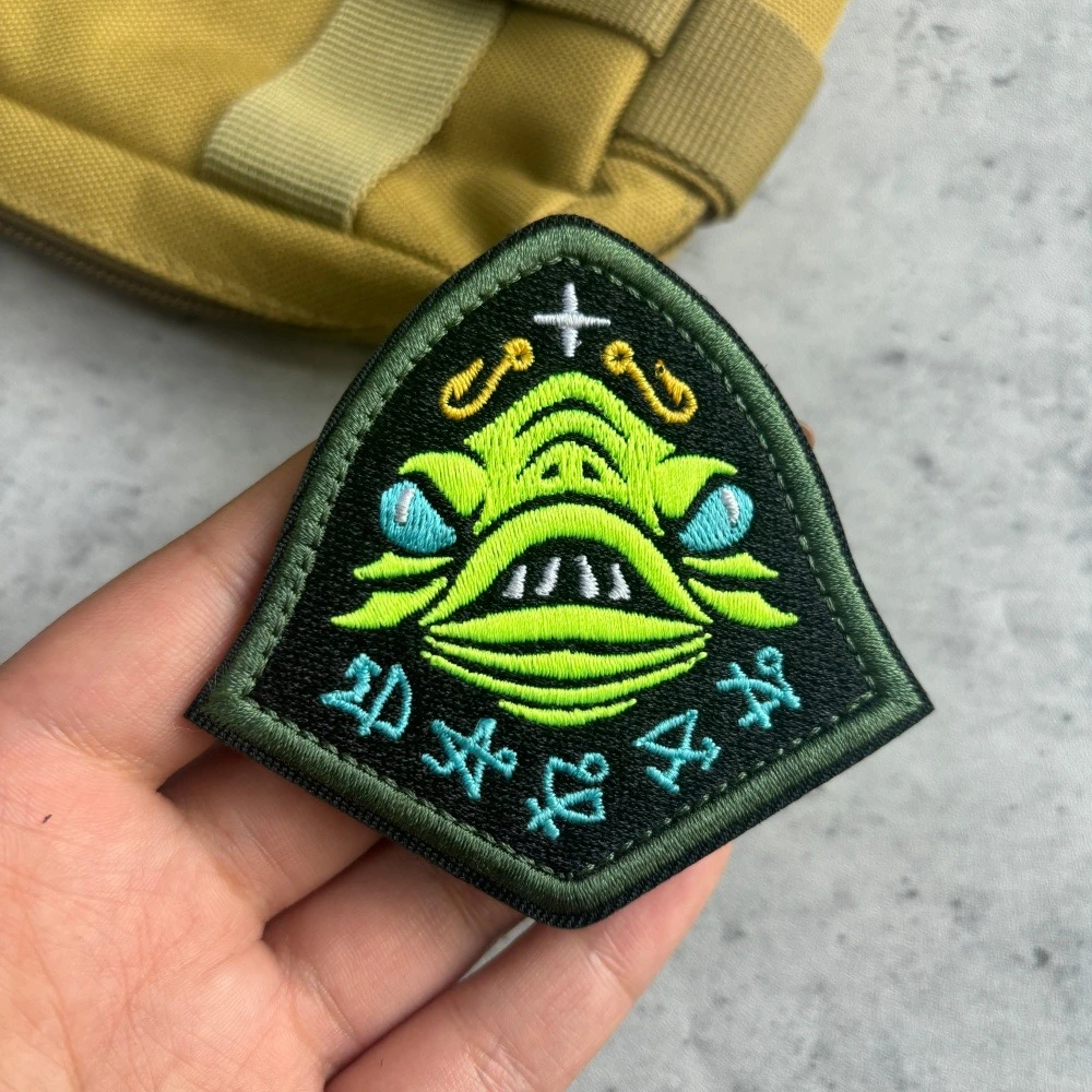 Parche colocado en una mochila
