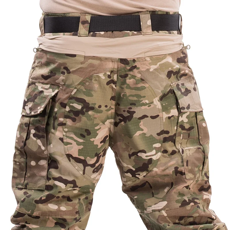 Pantalones tácticos con ajustes y paneles elásticos