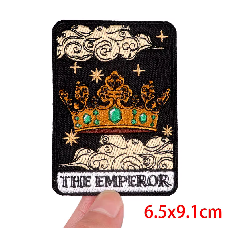 Colección de parches con calaveras y diseños punk