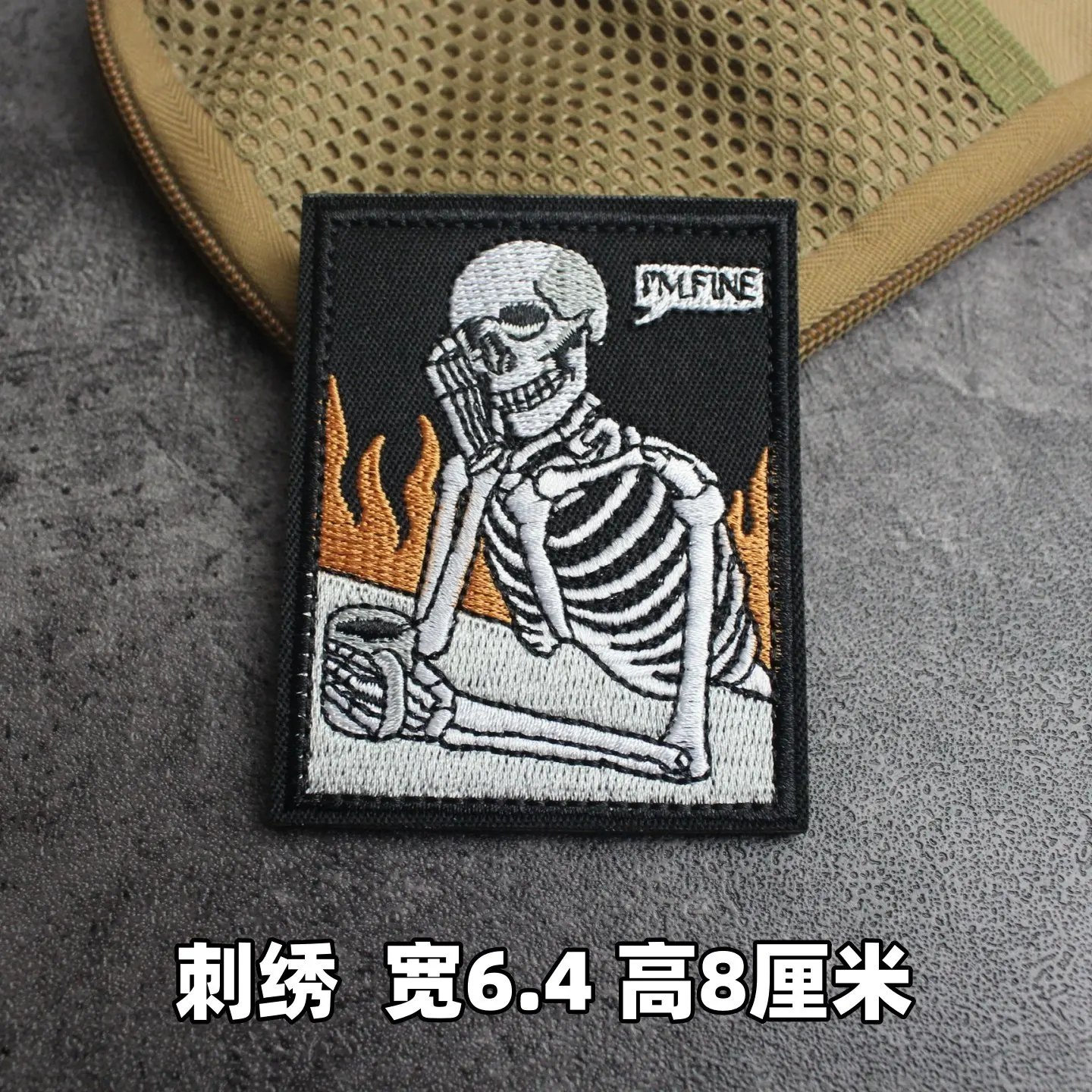Parche aplicado en prenda: estilo personalizable en mochila