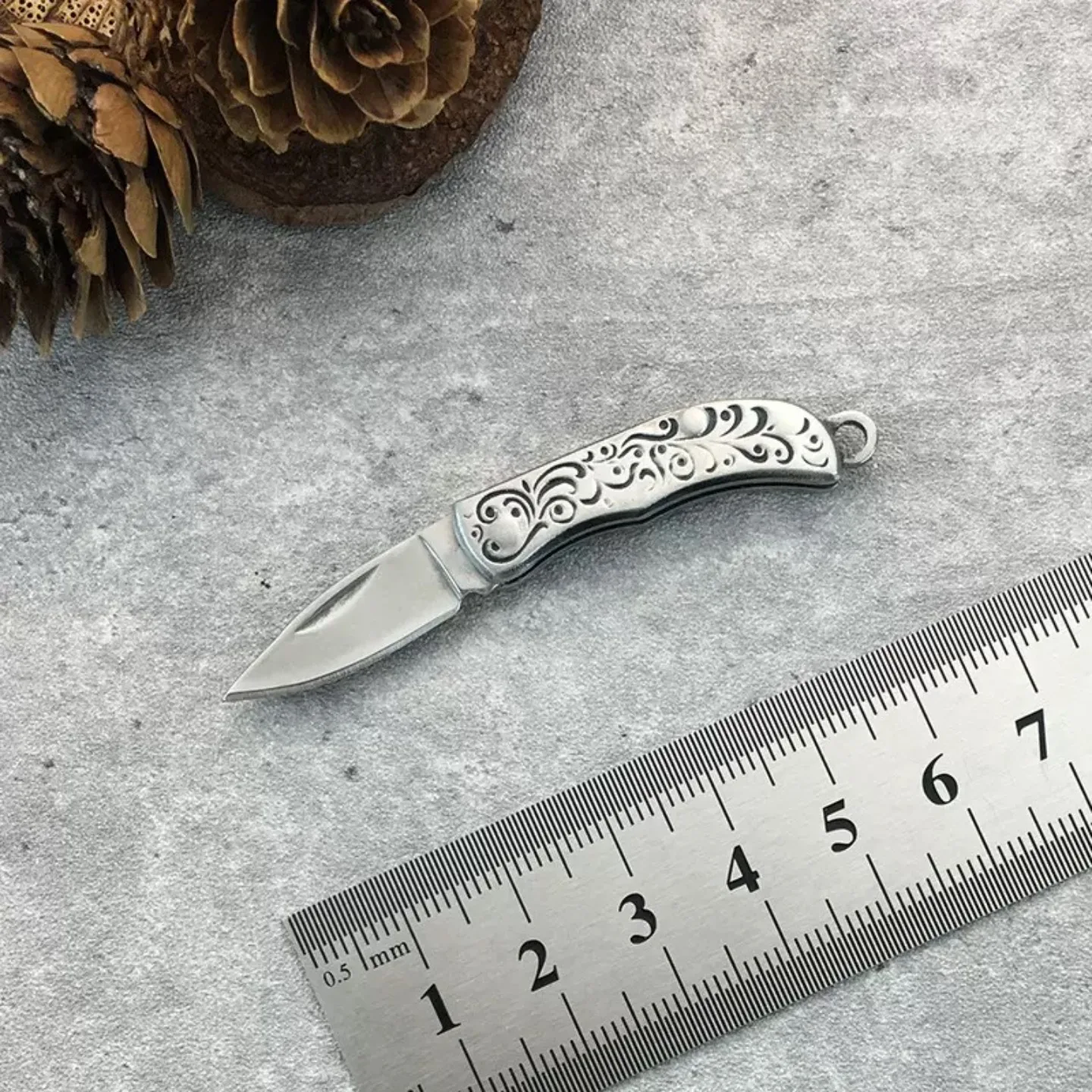 Mini cuchillo colgante para llavero cobre y madera, hoja afilada - imagen 3