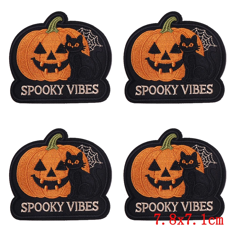 Detalle de parches de fantasmas, calabazas y calaveras para manualidades