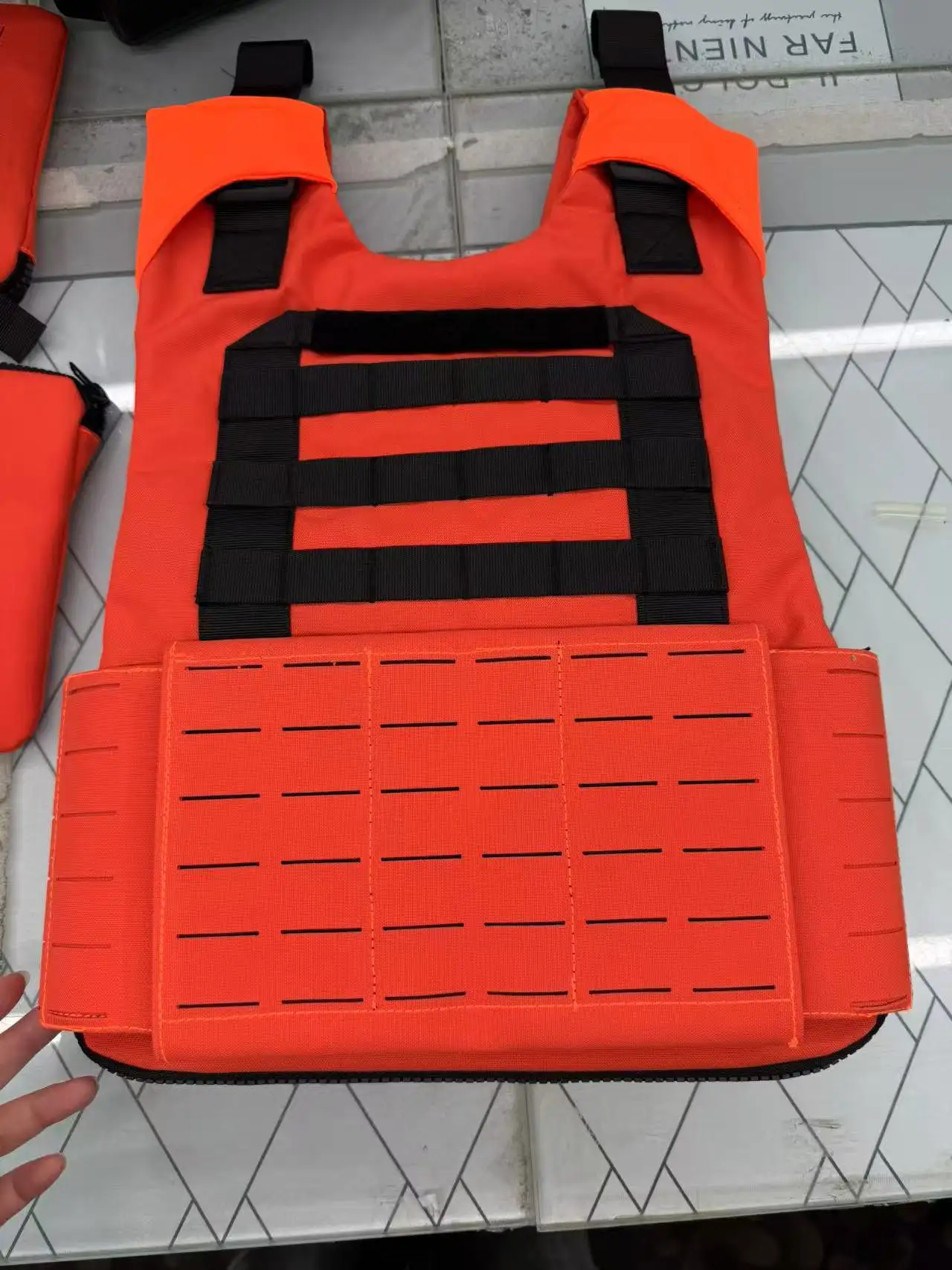Chaleco táctico estilo USMC GEN3 visto de frente
