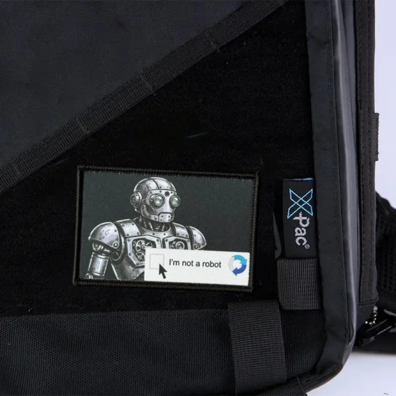 Parche táctico 'No Soy un Robot' adhesivo para brazaletes y mochilas - imagen 3