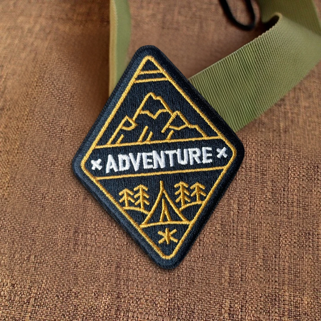 Parche bordado aventura montaña tierra salvaje con velcro mochila - imagen 4
