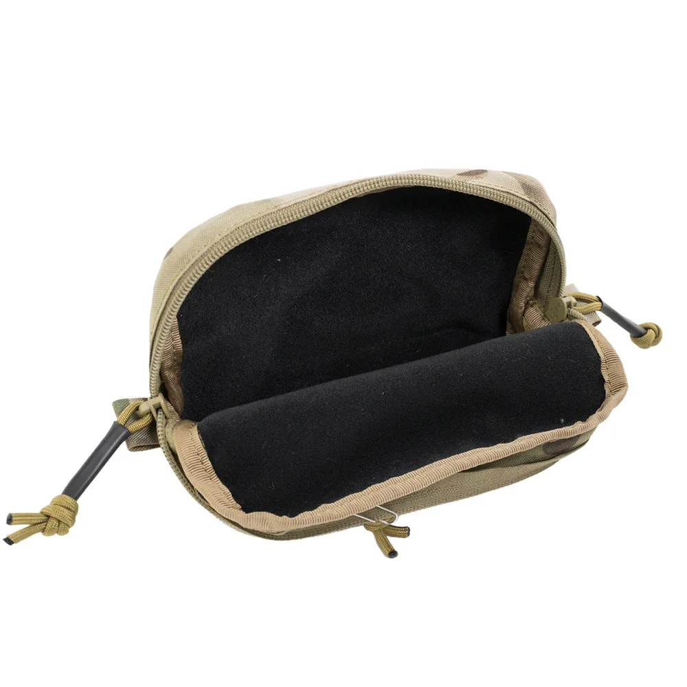 Bolsa acoplada a chaleco táctico en posición horizontal