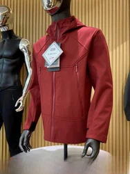 Chaqueta softshell hombre con forro polar resistente al agua