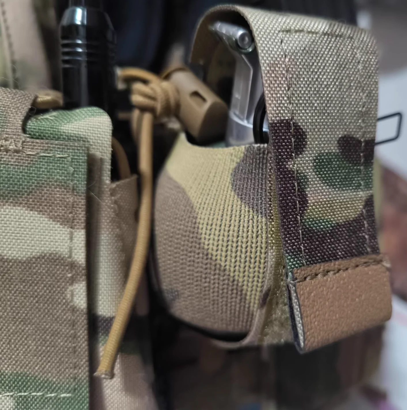 Bolsa táctica elástica multiusos camuflaje para camping y senderismo - imagen 2