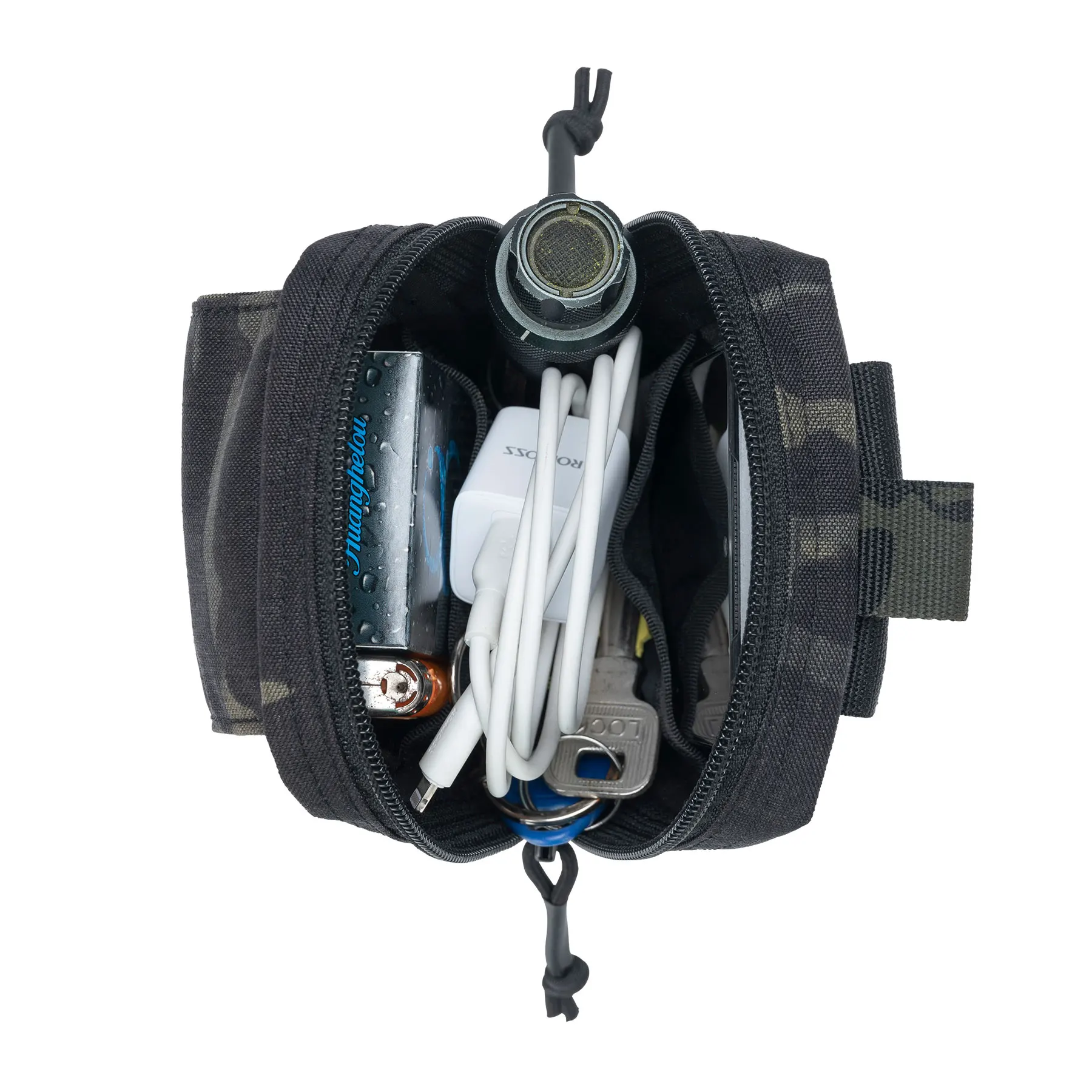 Bolsa táctica en uso durante actividad outdoor