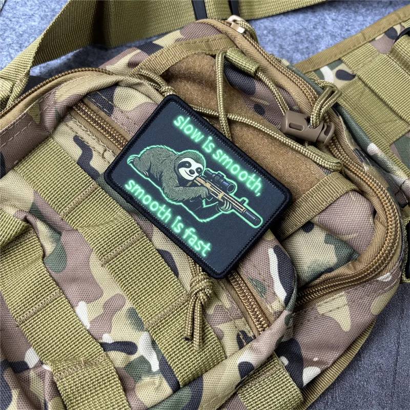 Parche táctico militar con lema bordado y velcro para mochila