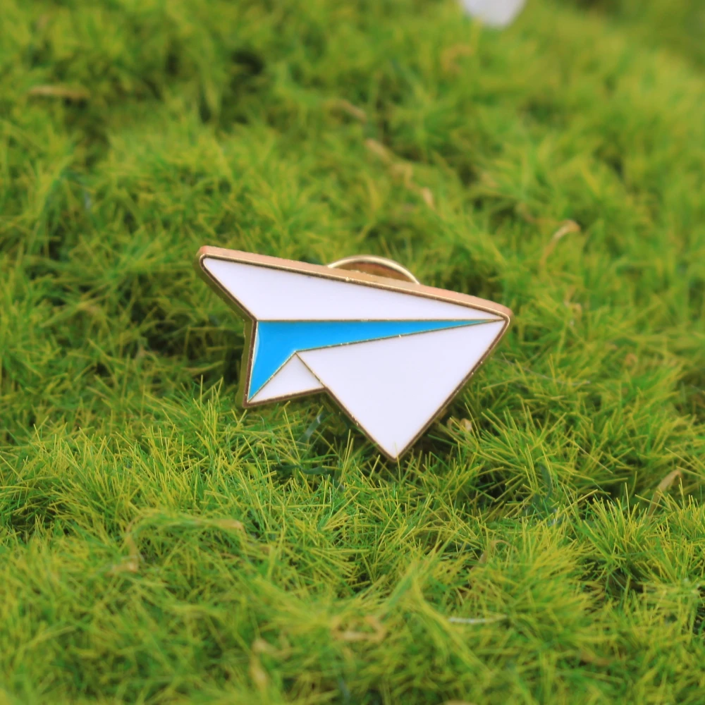 Pin de solapa de metal vintage blanco y azul estilo occidental