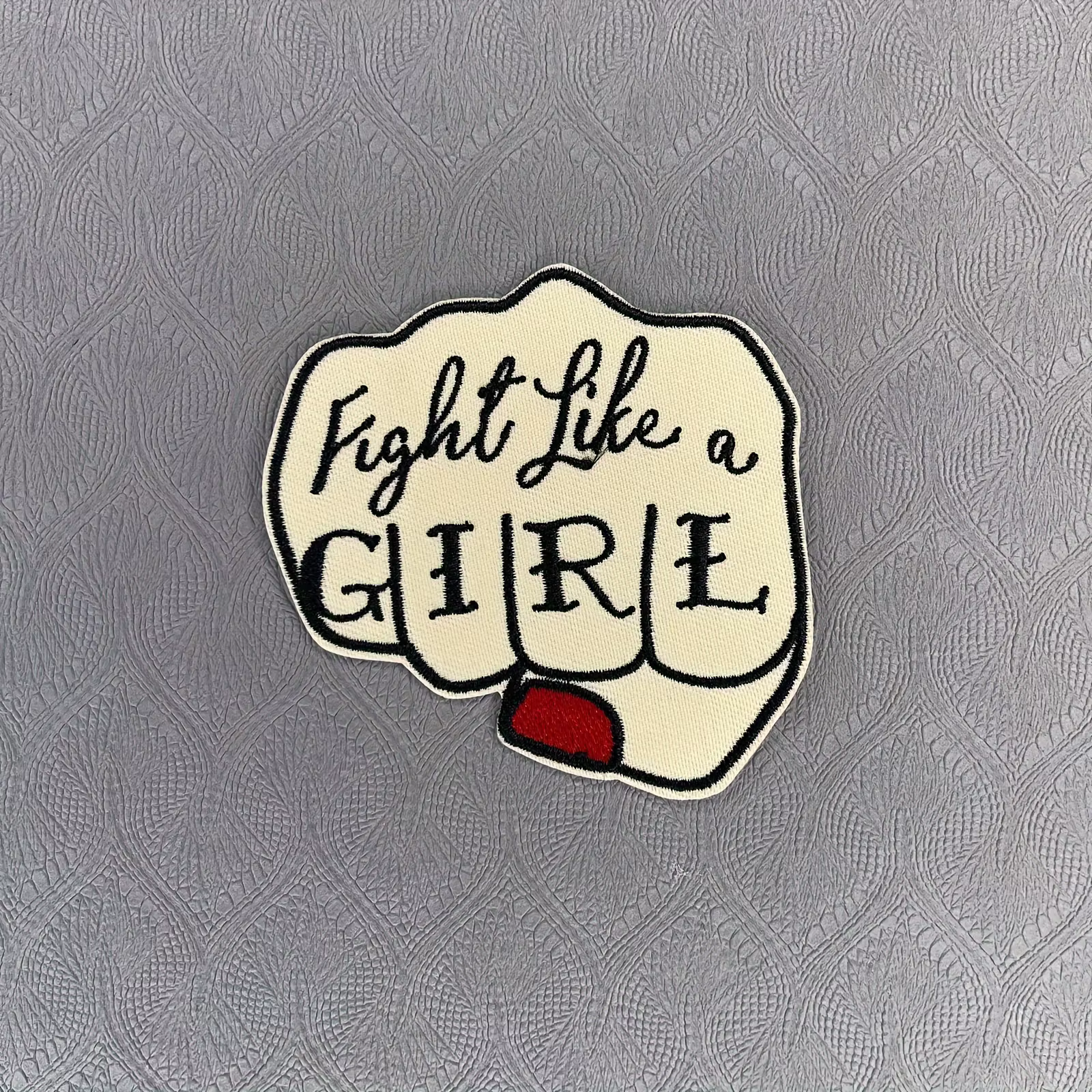 Parche bordado Fight Like A Girl - puño Punk para ropa y mochilas - imagen 2