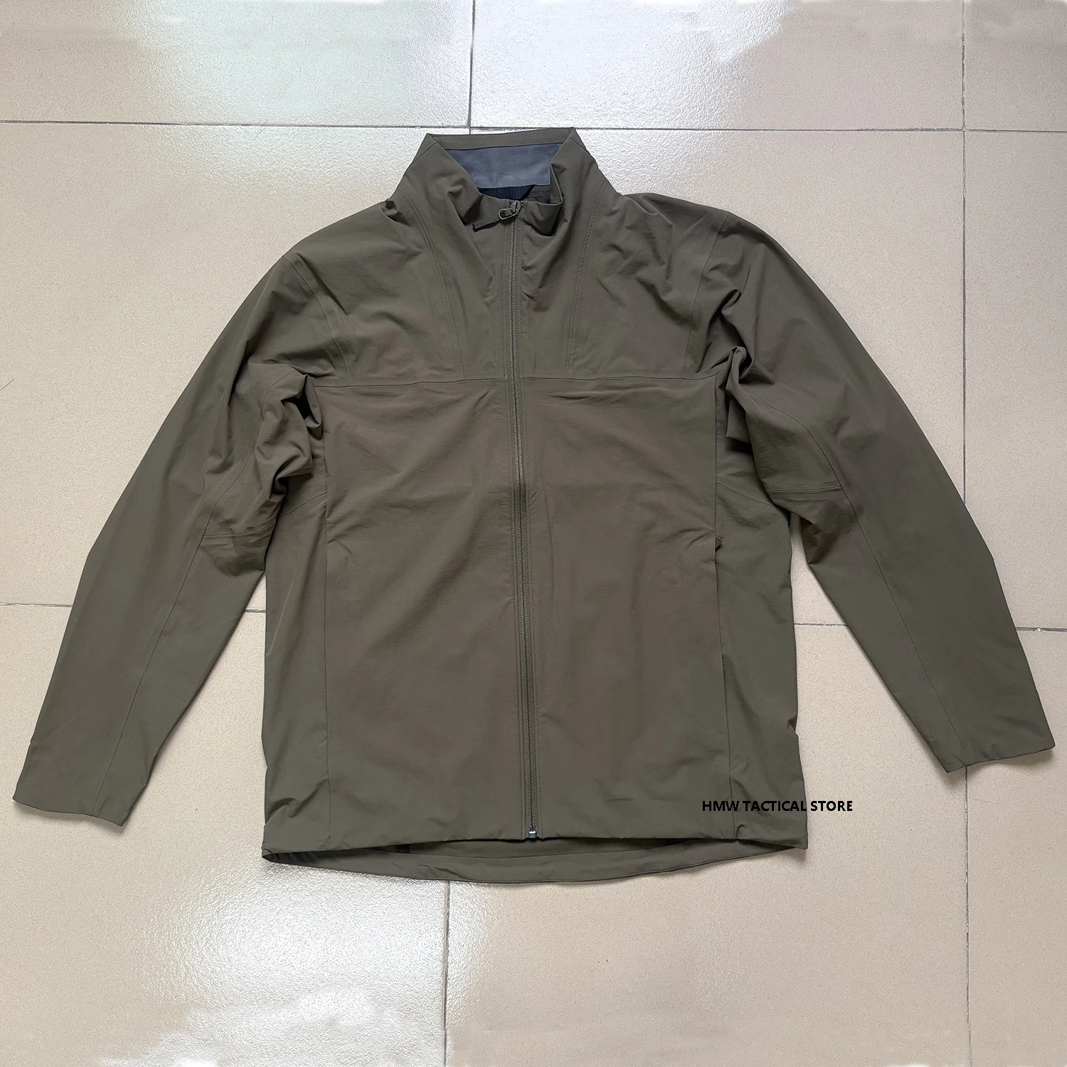 Chaqueta impermeable de exterior con goma, cuello alto, corte 3D - imagen 5