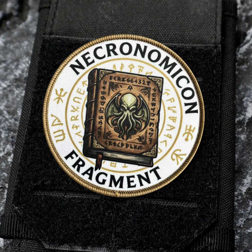 Parche táctico Necronomicon Cthulhu con Velcro gancho y bucle - imagen 4