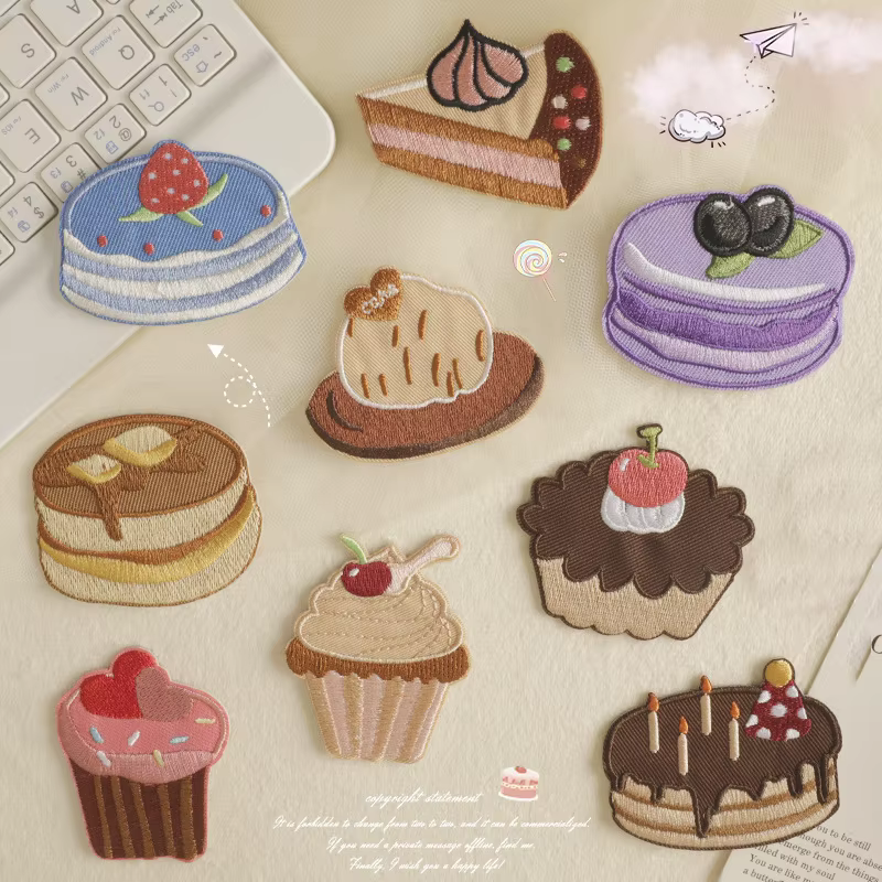 Parche bordado artesanal para pastel – Aplique DIY en postres y ropa - imagen 2