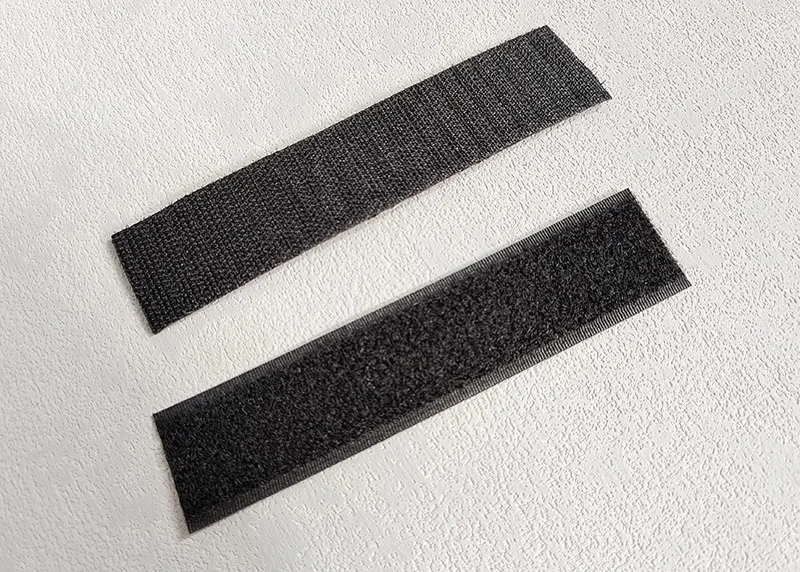 Aplicación en ropa y complementos con estilo táctico