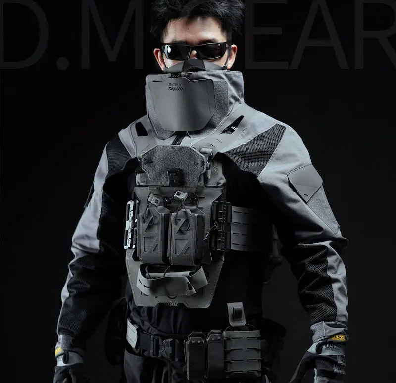 Traje de combate Original DM vista frontal