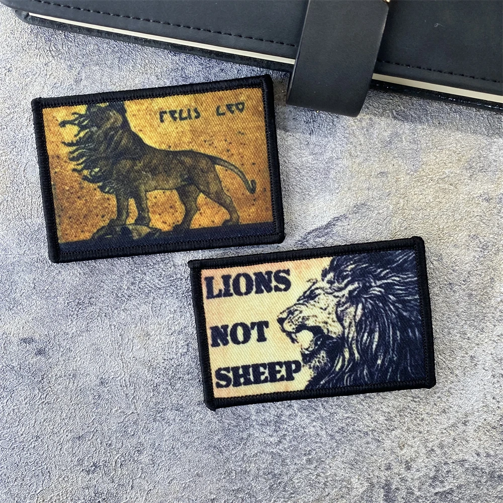 Parche táctico bordado león Aslan con velcro para brazalete mochila