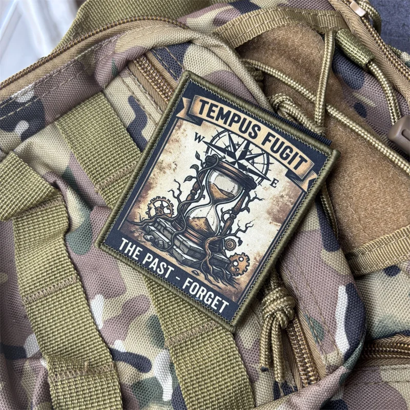 Parche TEMPUS FUGIT para personalización militar