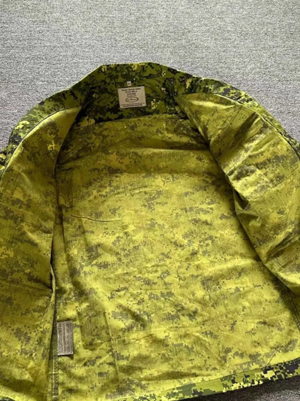 Chaqueta táctica camuflaje cortavientos hombre con múltiples bolsillos - imagen 4
