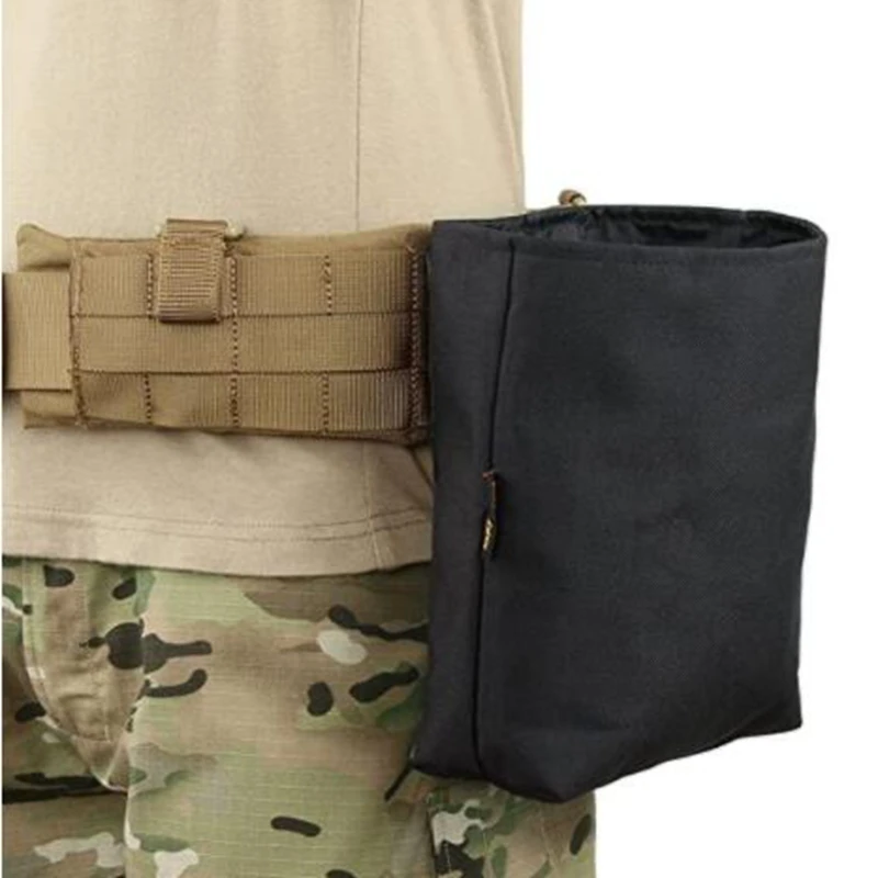Bolsa Molle acoplada a un cinturón táctico