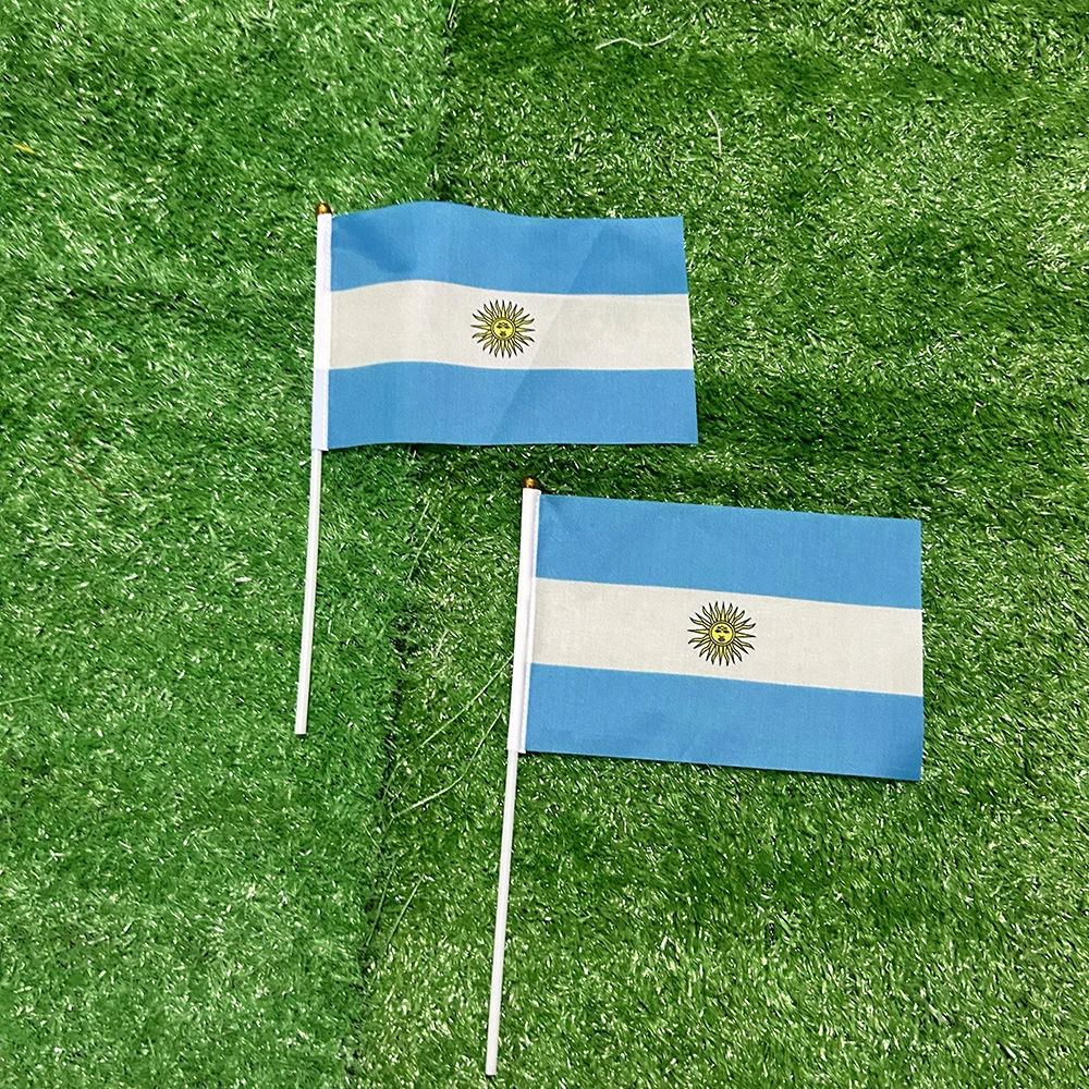 Detalle del banderín ondeando