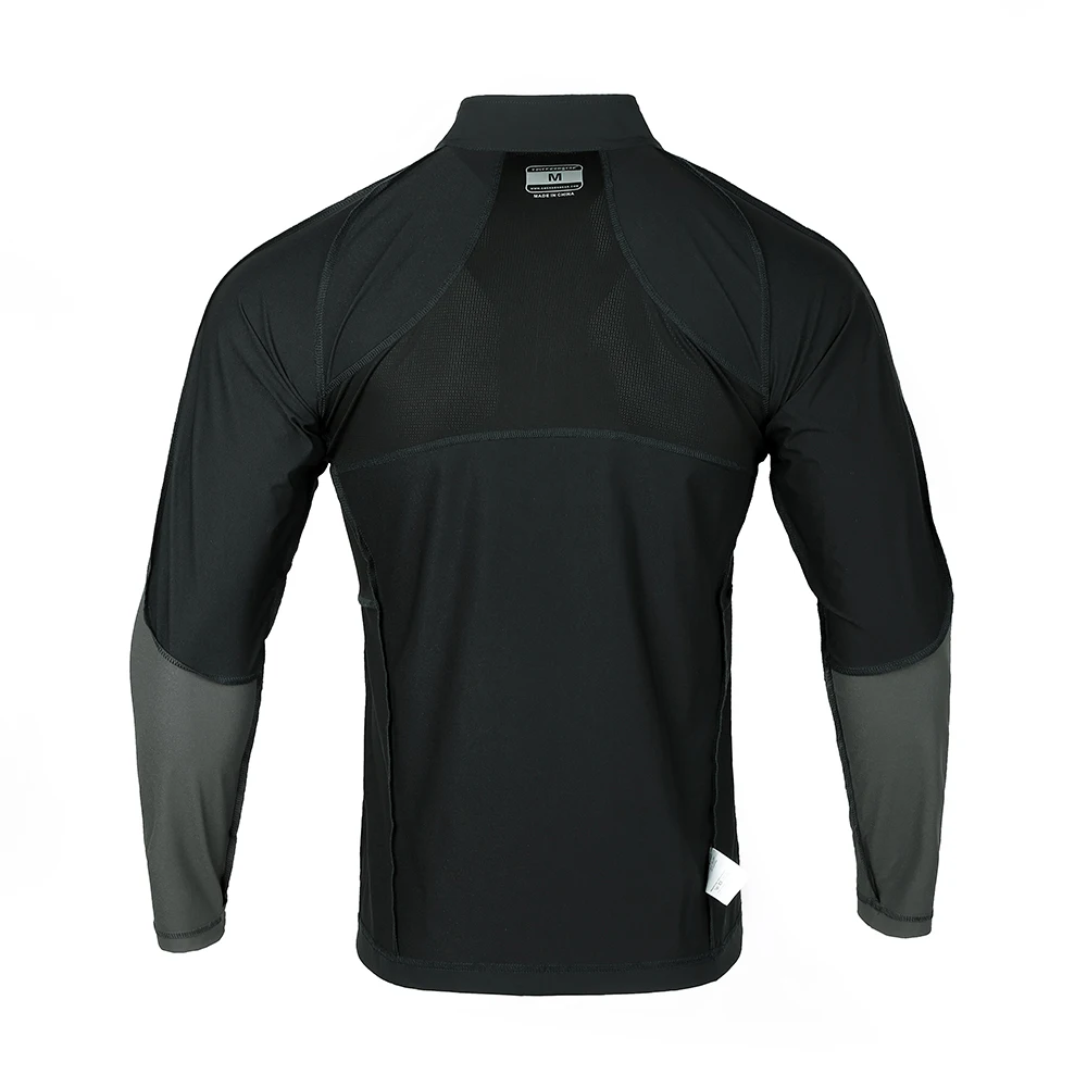 Camiseta táctica Emersongear en uso outdoor