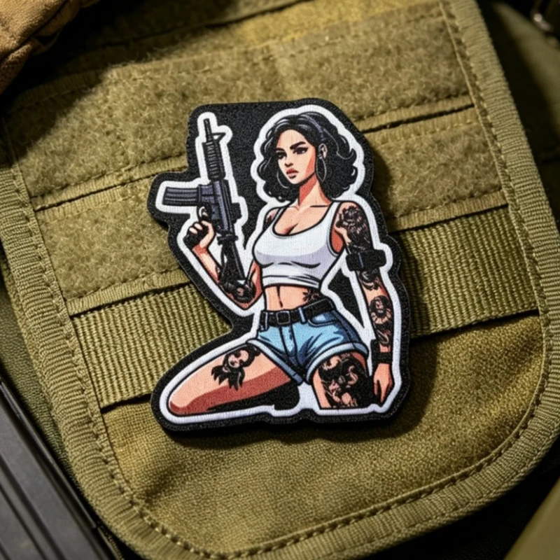 Parche táctico de chica tatuada con velcro para mochila - imagen 2