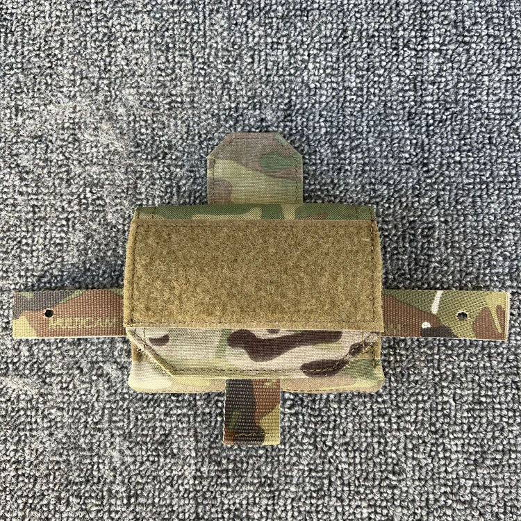 Bolsa táctica para batería de casco con estética Multicam