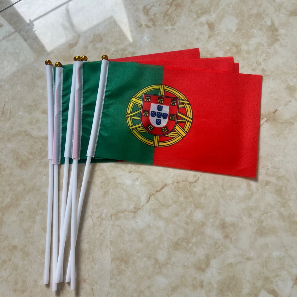 Detalle del escudo y esfera armilar en la bandera portuguesa