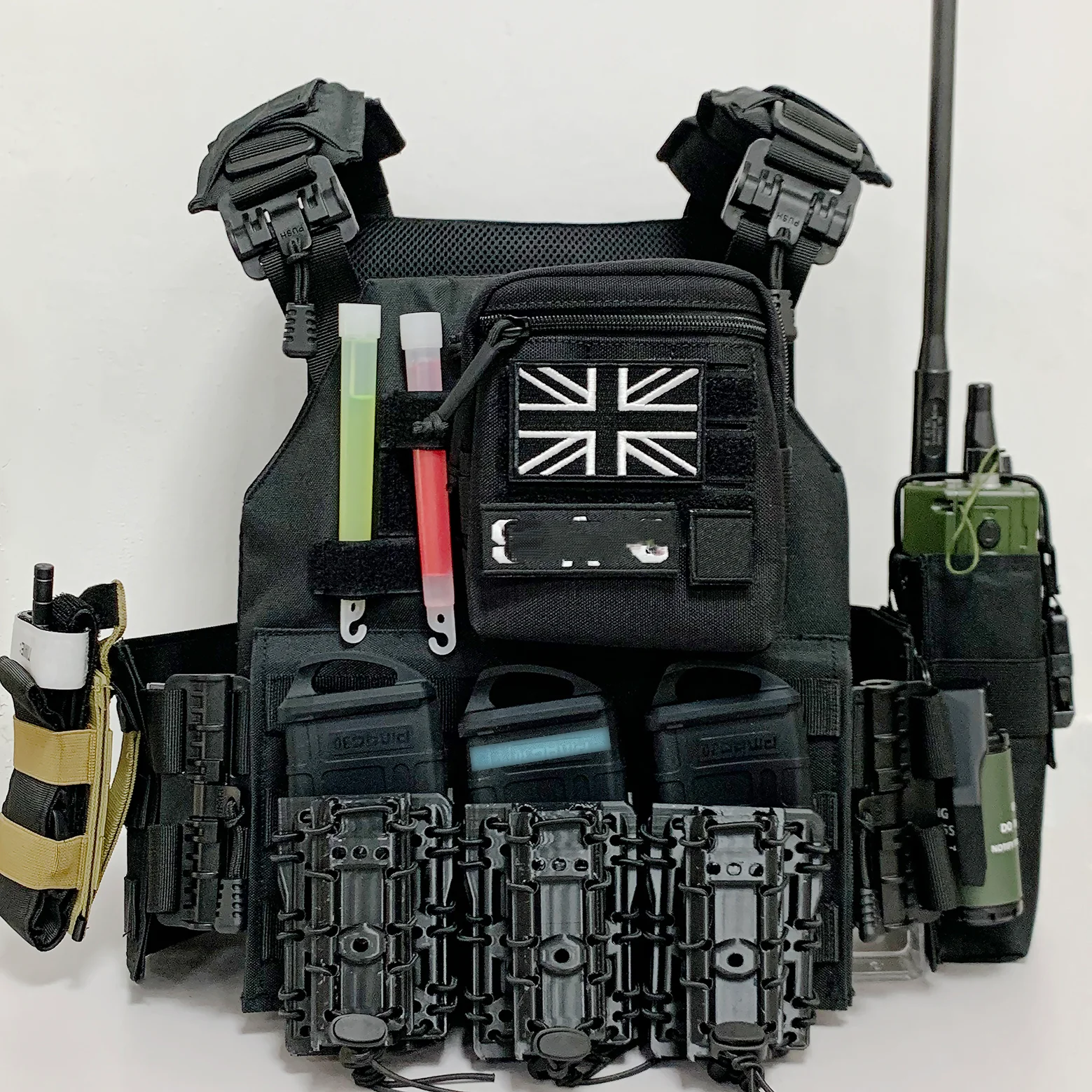 Chaleco portaplacas Airsoft Nightwar con casco NVG fantasmas - imagen 3