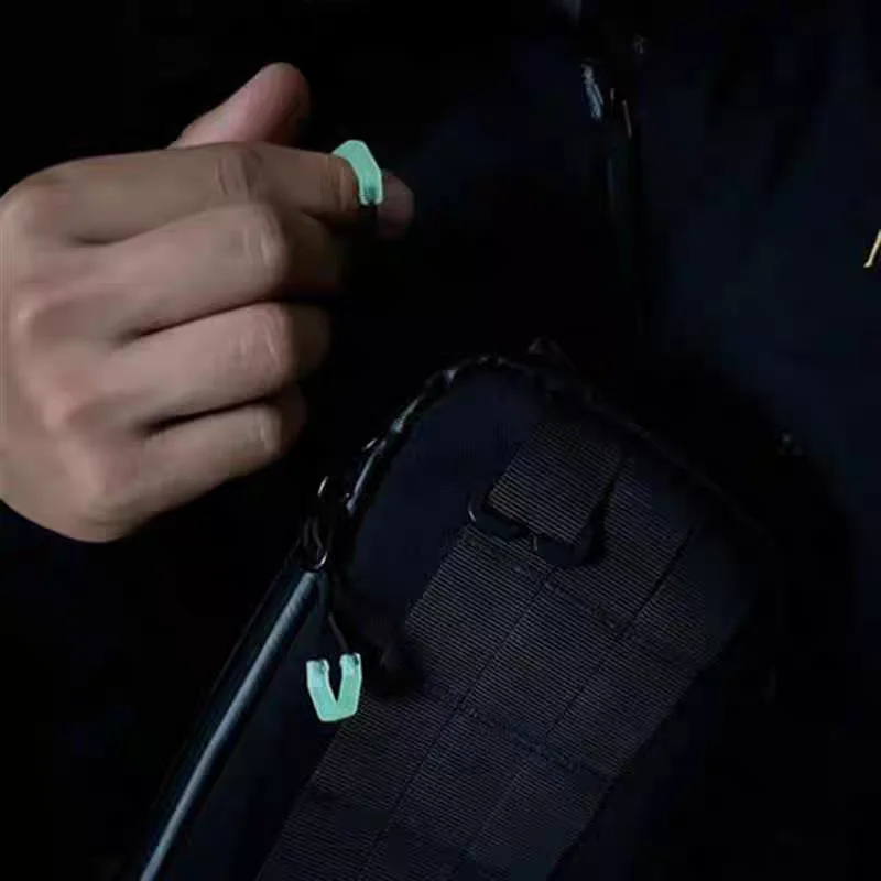 Mochila táctica U luminiscente con cola larga, cuerda y gancho TPU - imagen 5