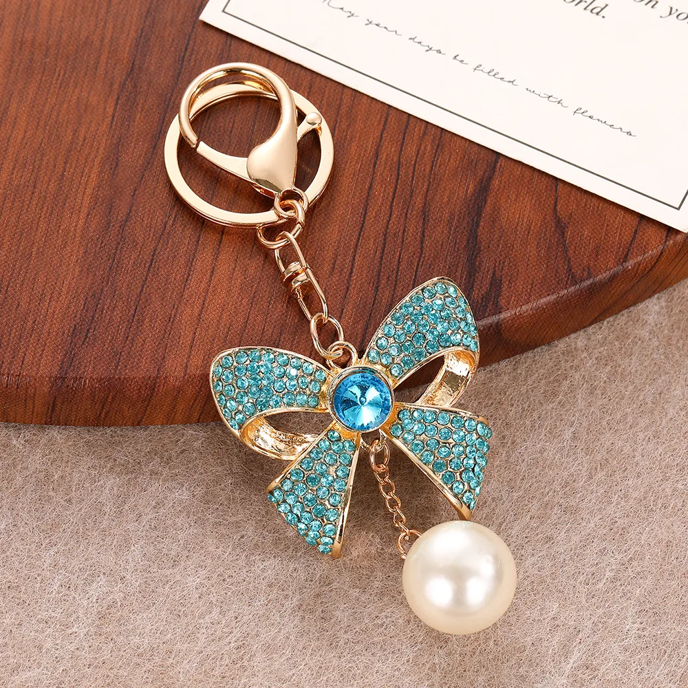 Llavero dorado con lazo, perlas y diamantes de imitación para bolso - imagen 3
