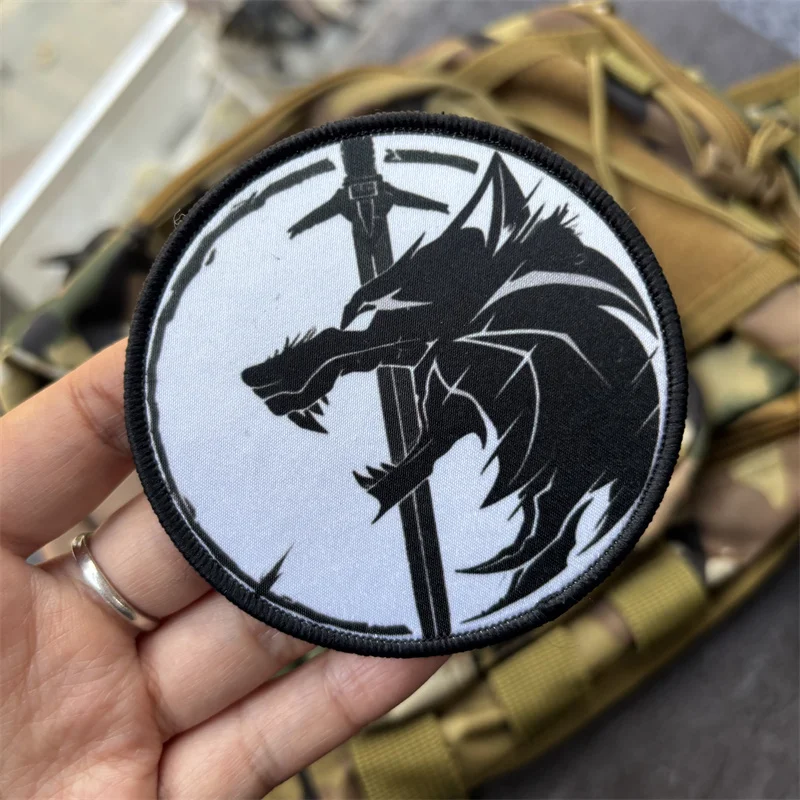 Parche MOLLE lobo con velcro para identificación militar - imagen 5