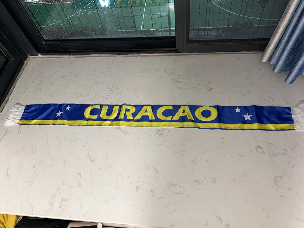 Bufanda Curazao de satén con borlas, estampada por ambos lados - imagen 5