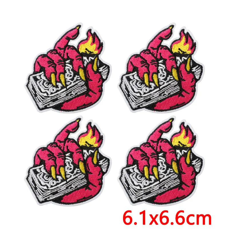 Detalle de los apliques para planchar y personalizar prendas