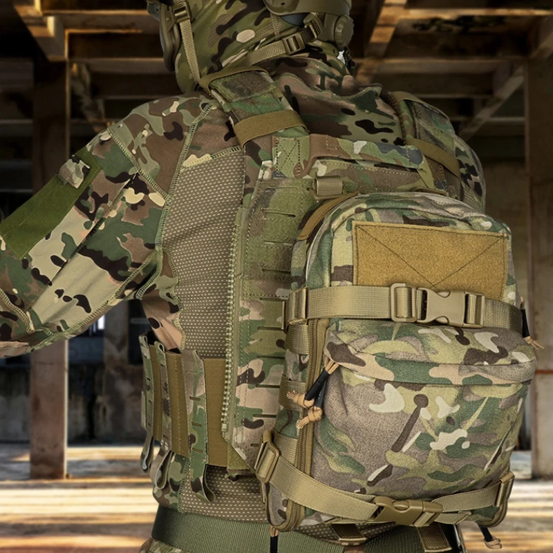 Sistema MOLLE en mochila táctica