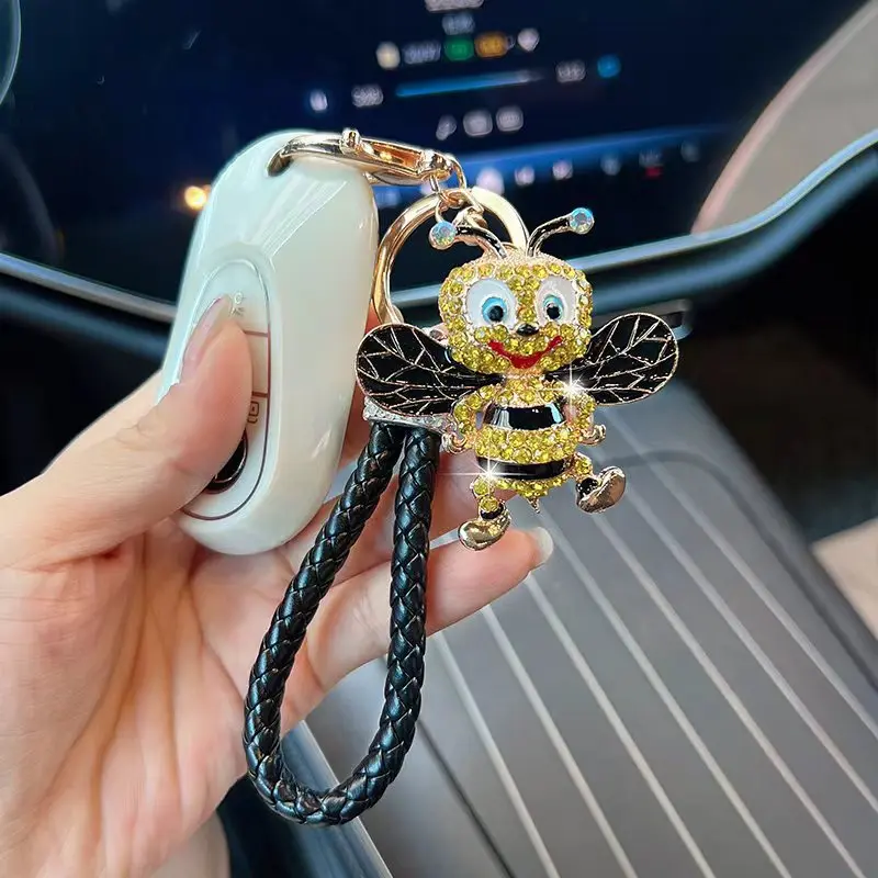 Llavero abeja cartoon con cristales y cordón de cuero trenzado - imagen 3