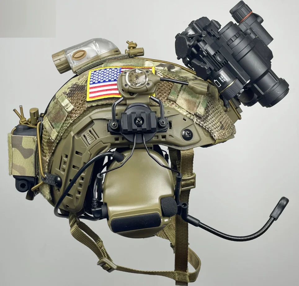 Chaleco táctico antibalas camuflaje con casco y equipo de entrenamiento - imagen 3