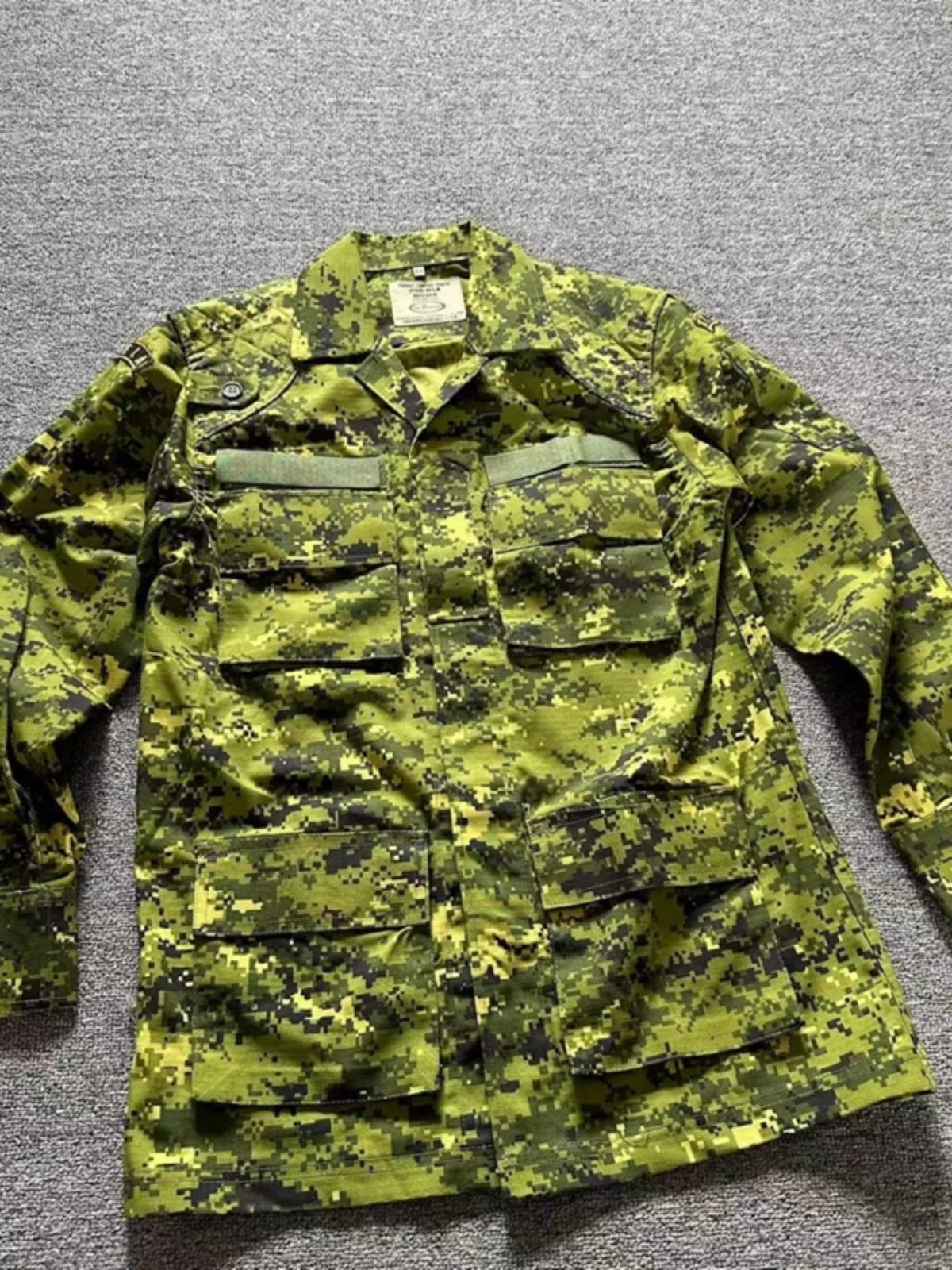 Chaqueta táctica camuflaje cortavientos hombre con múltiples bolsillos - imagen 2