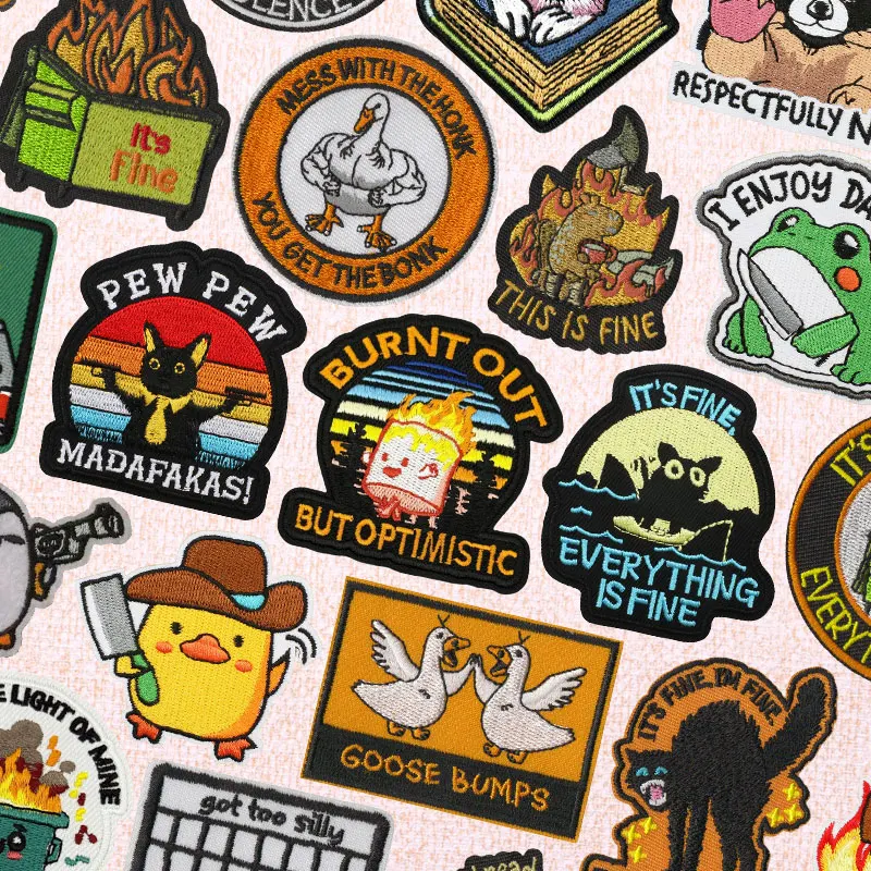Parche bordado con diseño de animal urbano en tonos tierra