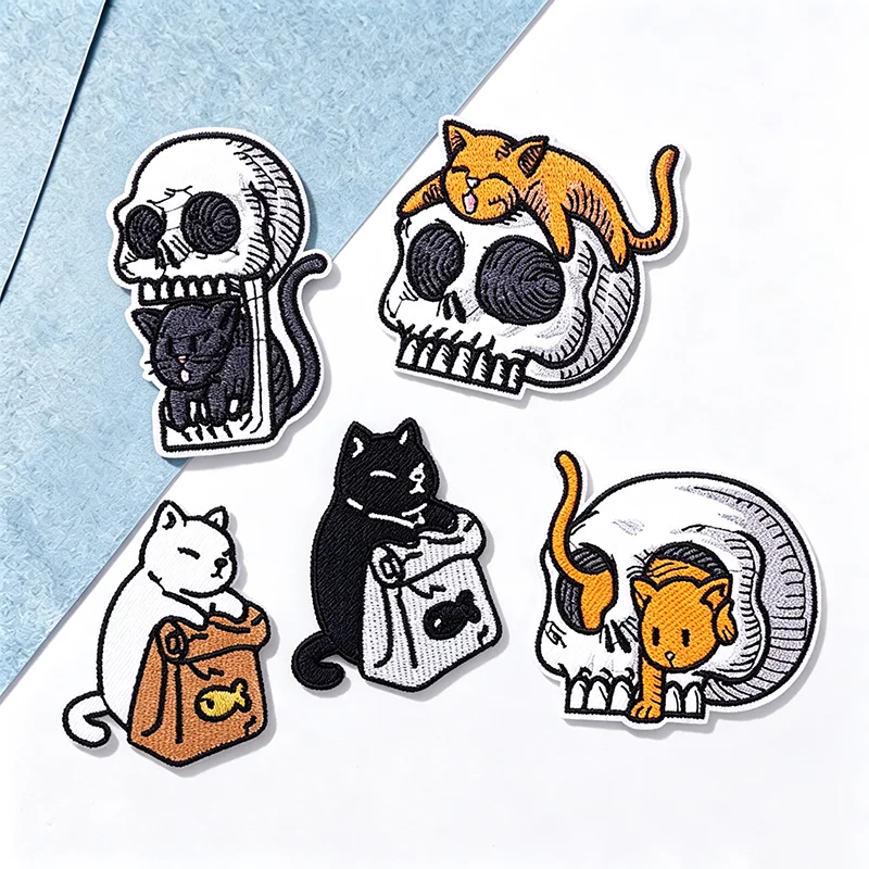 Parches termoadhesivos calaveras de gato blanco y negro para ropa