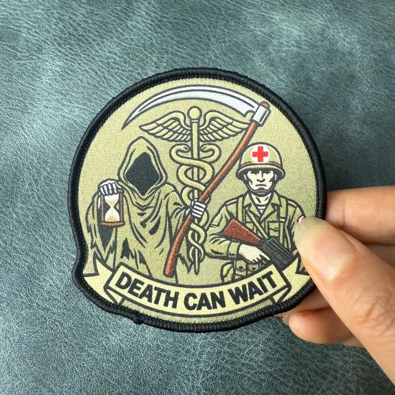 Parche táctico Reaper & Soldier médico con velcro para mochila - imagen 4