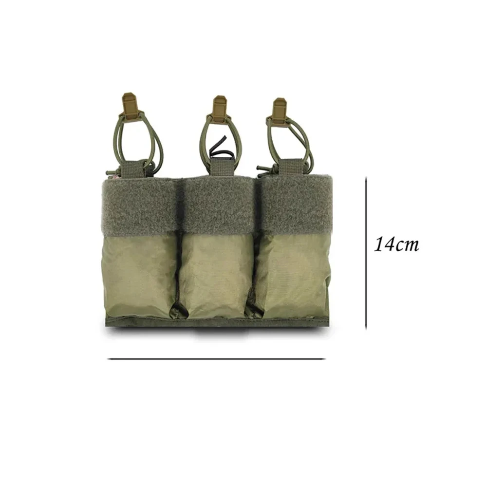 Detalle de la funda táctica con triple portacargadores