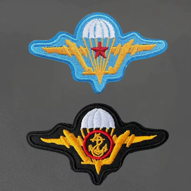 Parche bordado de tropas aerotransportadas con detalles en relieve