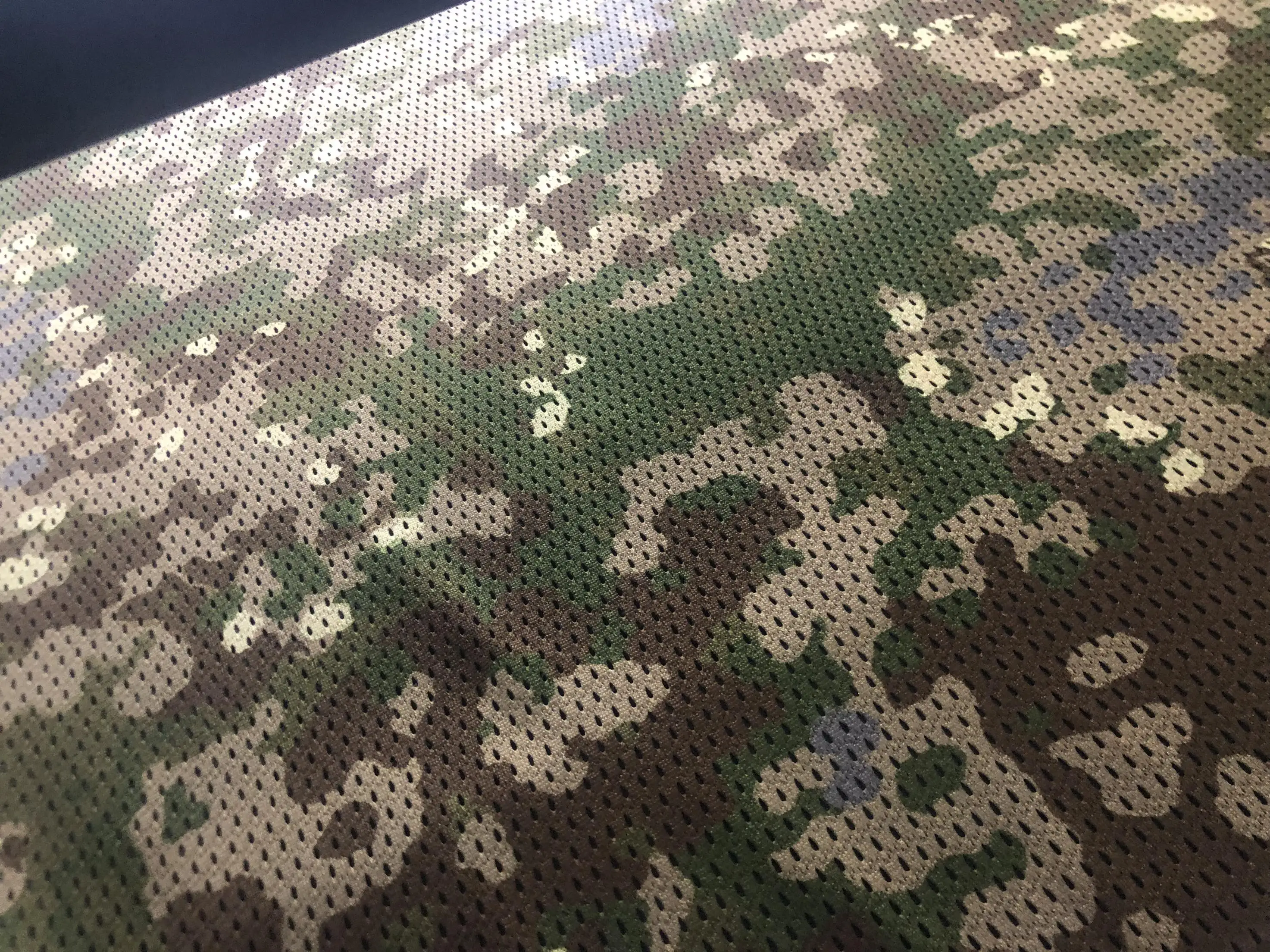 Tela de malla camuflaje vista aproximada