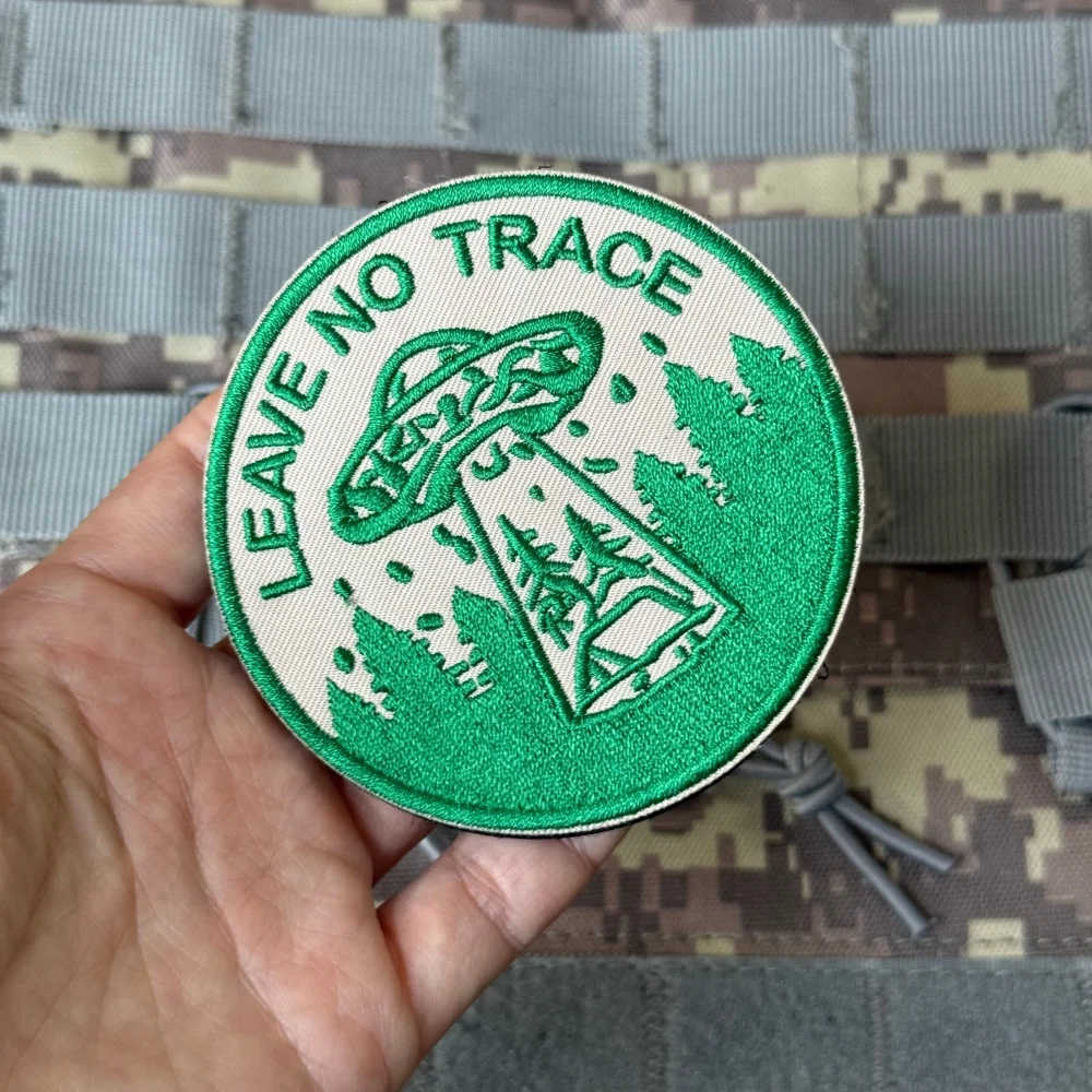 Parche táctico militar con texto Deja No Rastro, gancho y bucle - imagen 2